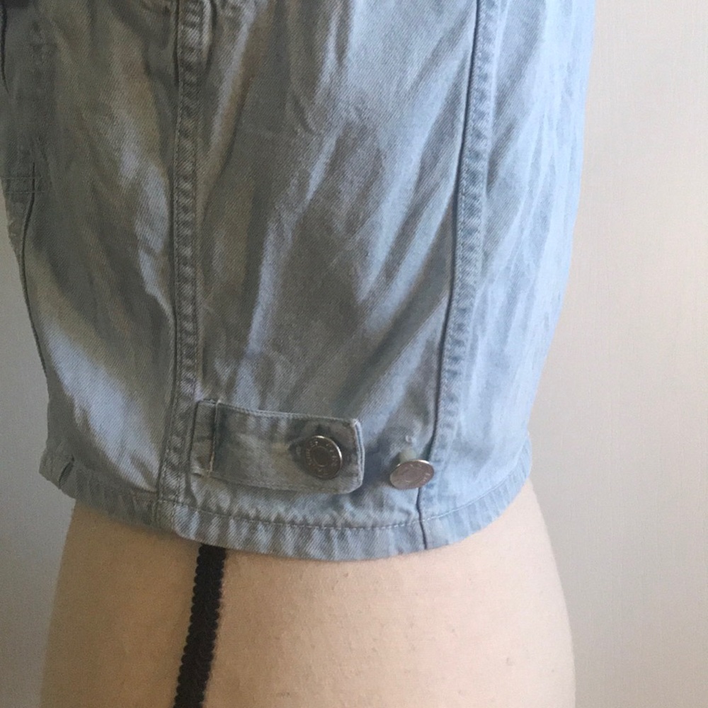 Cute Vest Button down - Picture 5 of 9
